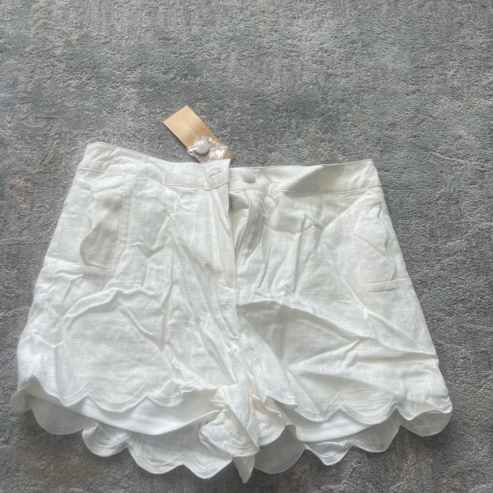 Super cute white shorts